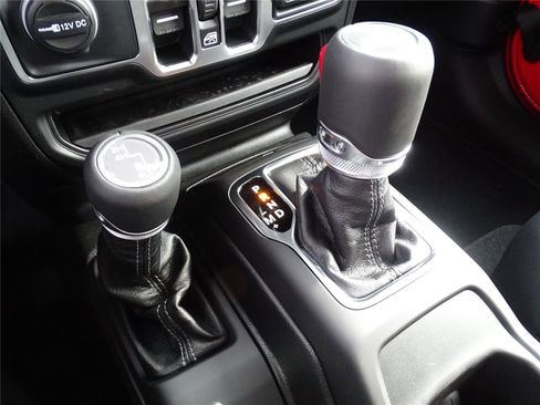 New 2025 Jeep Wrangler Sahara w/ Technology Group image 31