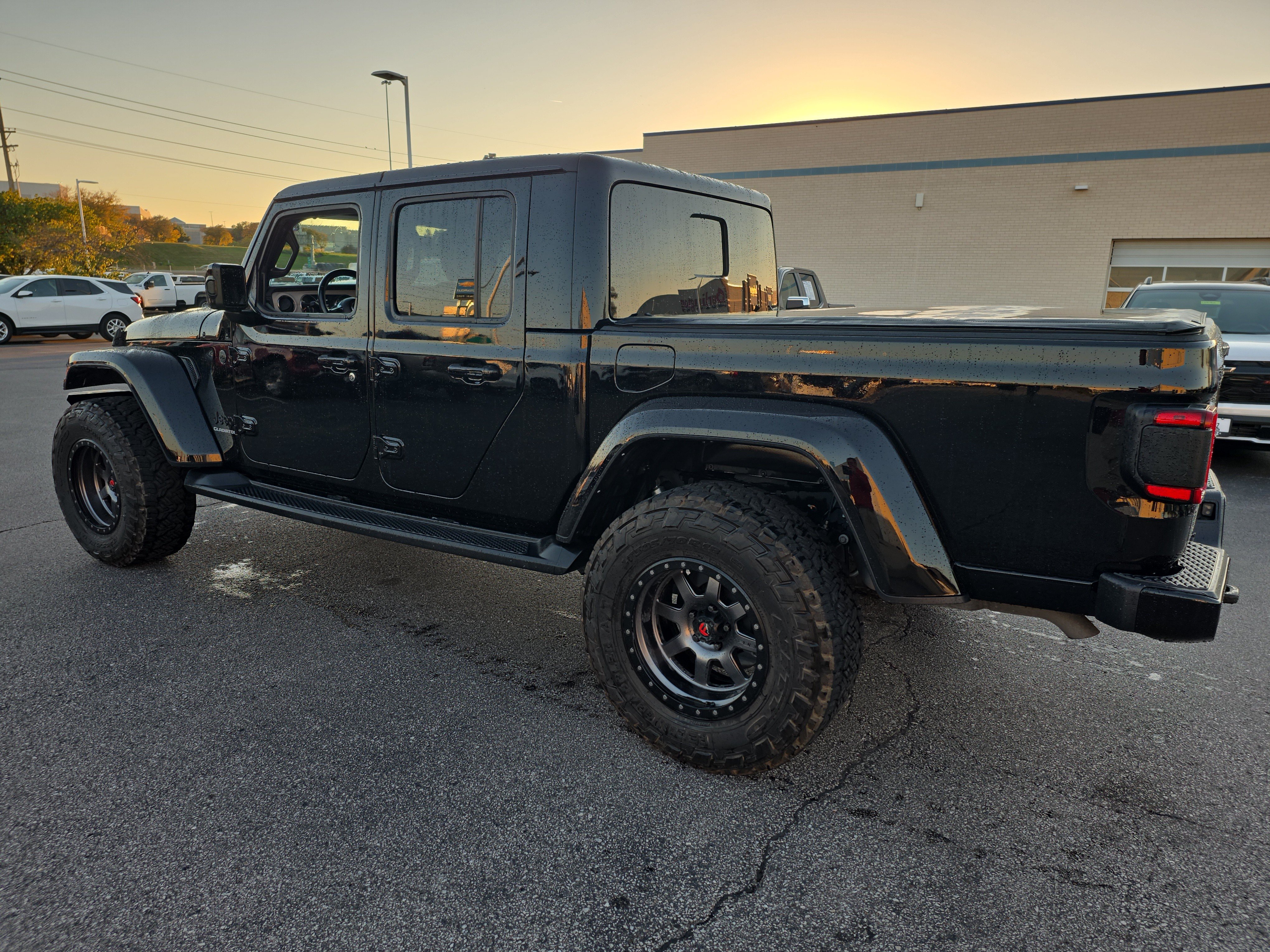 Used 2021 Jeep Gladiator Overland AWD/4WD image 6