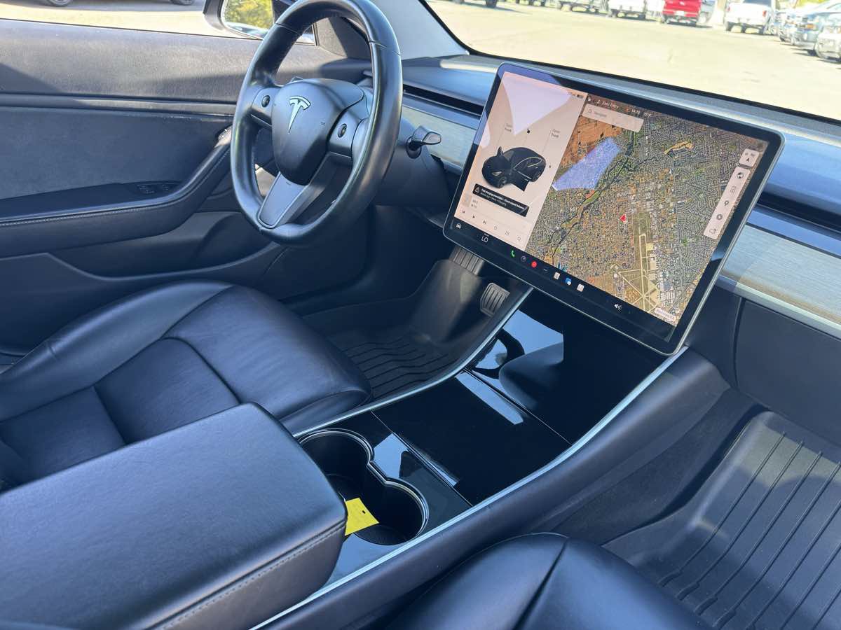 Used 2018 Tesla Model 3 Long Range RWD image 13