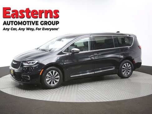 Used 2023 Chrysler Pacifica Limited FWD image 61