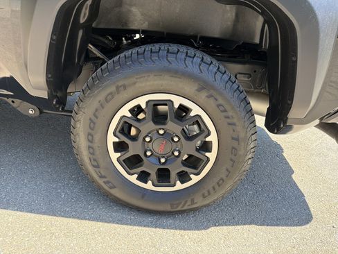 Used 2025 Toyota Tacoma TRD Off-Road AWD/4WD image 18