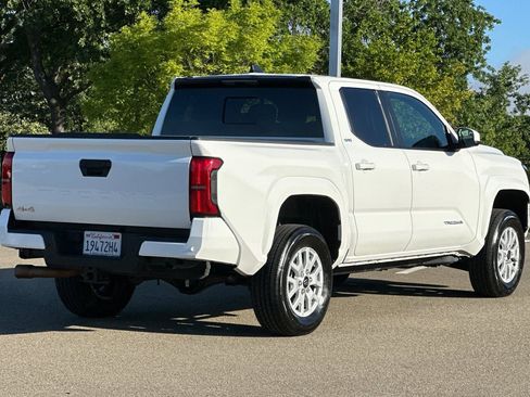 Certified 2025 Toyota Tacoma SR5 AWD/4WD image 4