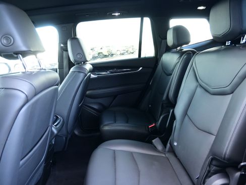 Used 2025 Cadillac XT6 Premium Luxury image 17