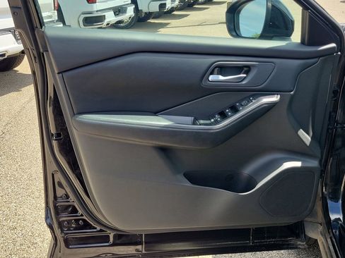 Used 2025 Nissan Rogue SV FWD image 20