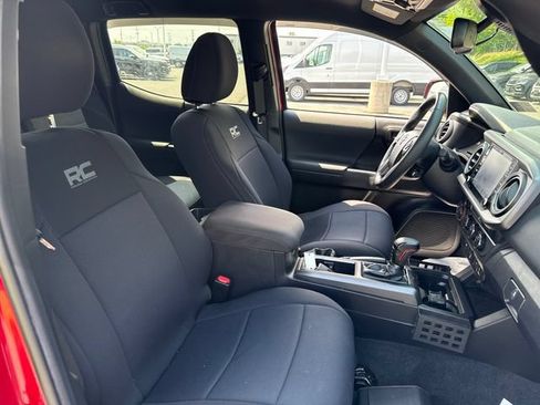 Used 2021 Toyota Tacoma TRD Off-Road w/ Technology Package AWD/4WD image 13