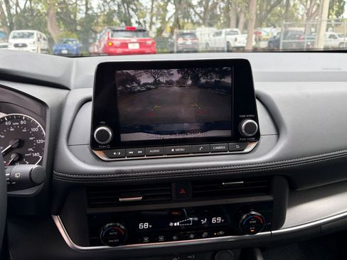 Used 2025 Nissan Rogue SV image 41