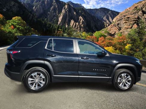 Used 2025 Chevrolet Equinox LT image 2