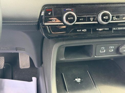 Used 2025 Honda Pilot Touring image 24