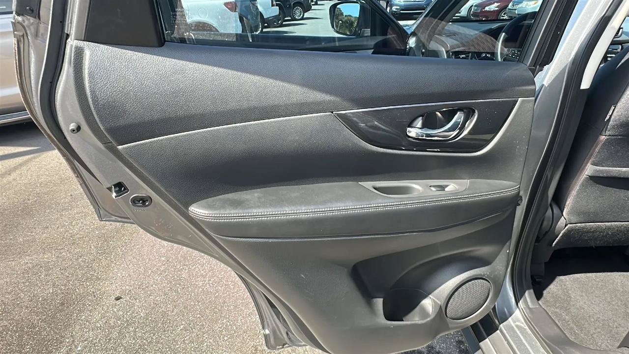 Used 2017 Nissan Rogue S FWD image 25