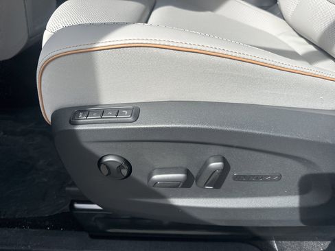 New 2025 Volkswagen ID. Buzz 1st Edition image 15