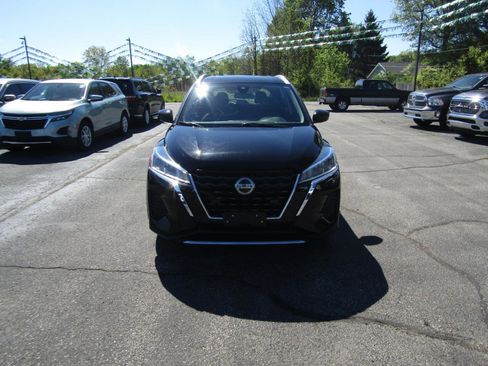 Used 2021 Nissan Kicks SV FWD image 2