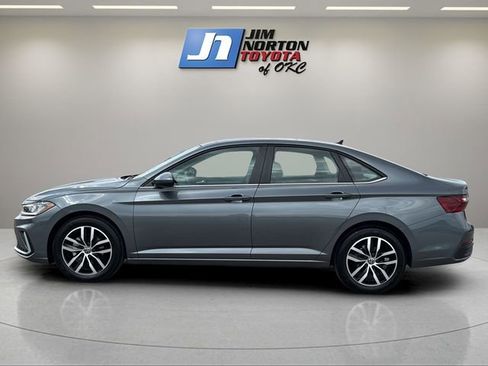 Used 2025 Volkswagen Jetta SE FWD image 8