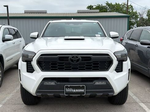 Used 2024 Toyota Tacoma TRD Sport AWD/4WD image 2