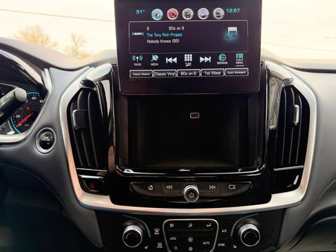 Used 2019 Chevrolet Traverse LT w/ LT Premium Package FWD image 20