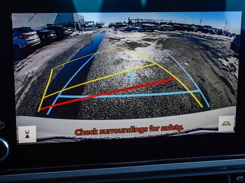 Used 2025 Toyota Camry SE image 19