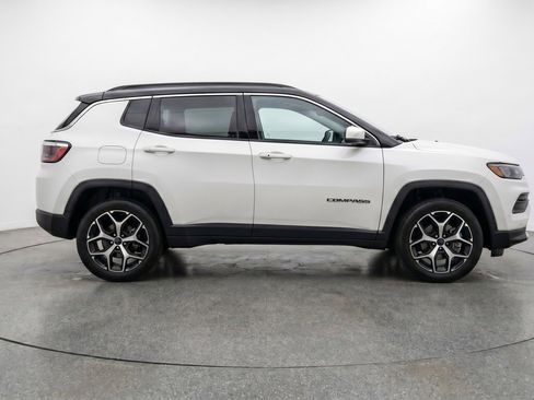 Used 2025 Jeep Compass Limited AWD/4WD image 11