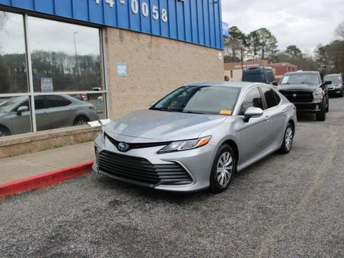 Used 2022 Toyota Camry LE image 3