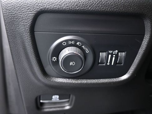 Used 2024 Jeep Grand Cherokee L Limited image 25