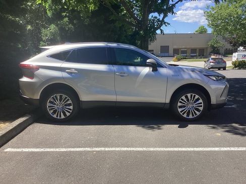 Used 2021 Toyota Venza Limited w/ Advanced Technology Package AWD/4WD image 16