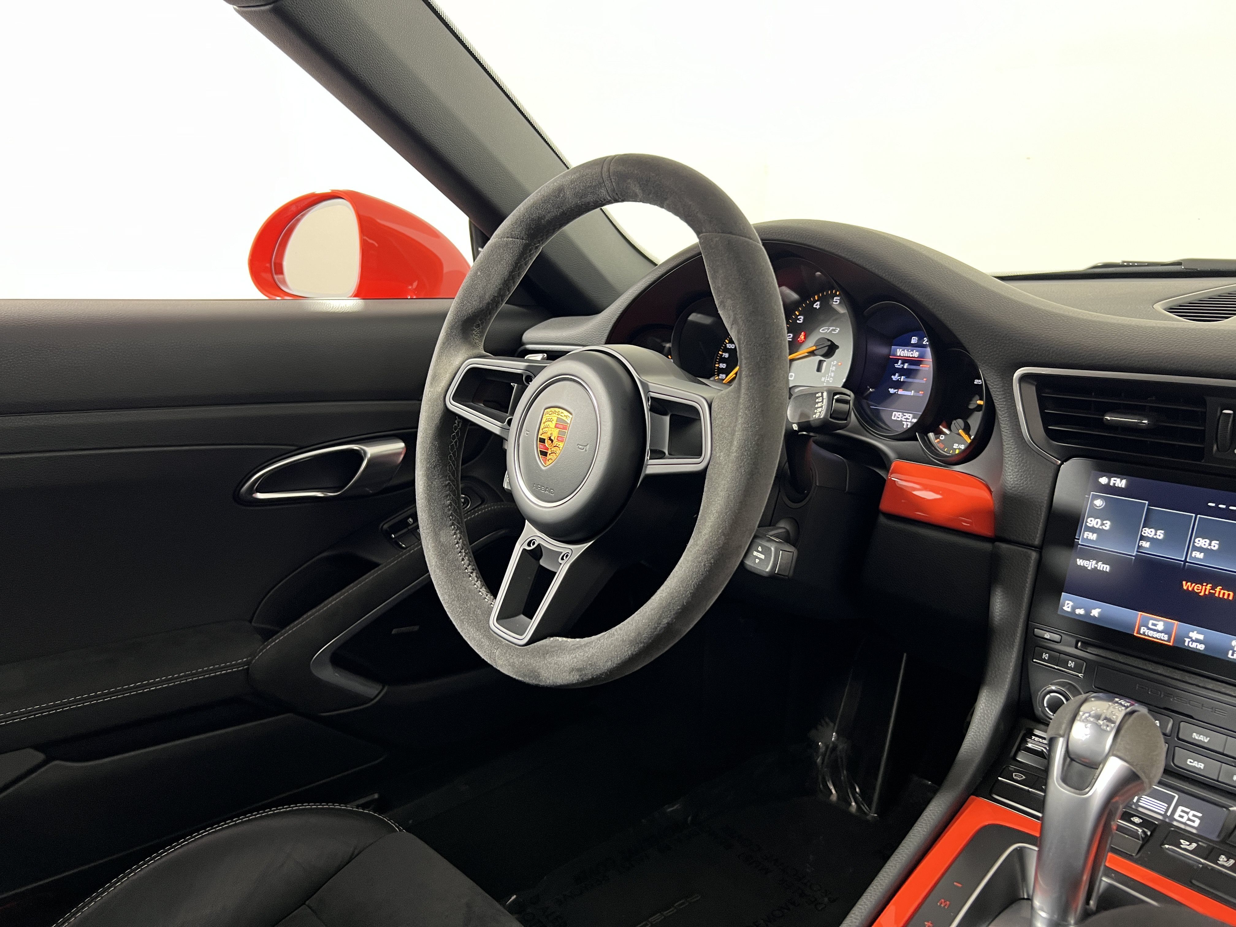 Certified 2018 Porsche 911 GT3 RWD image 12