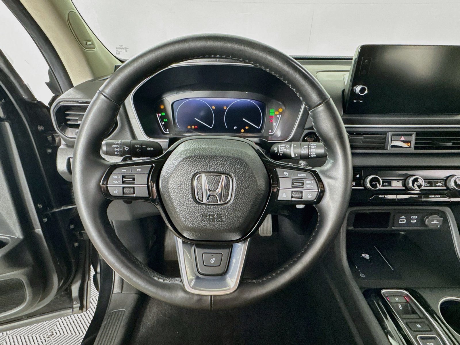 Used 2025 Honda Pilot Elite image 13