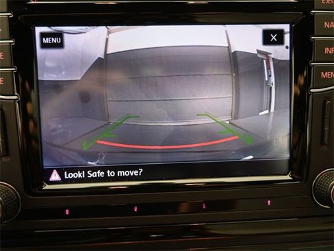 Used 2017 Volkswagen Beetle 1.8T Classic image 7