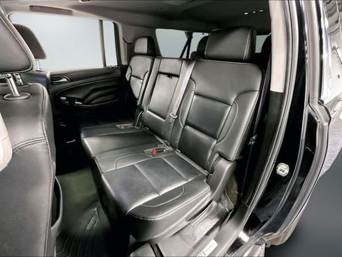 Used 2017 Chevrolet Suburban LT image 23