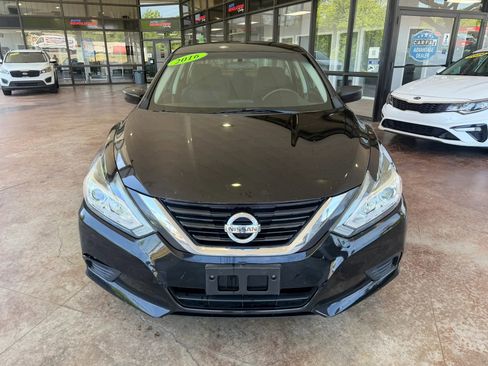 Used 2016 Nissan Altima 2.5 S w/ Power Driver Seat Package FWD image 2
