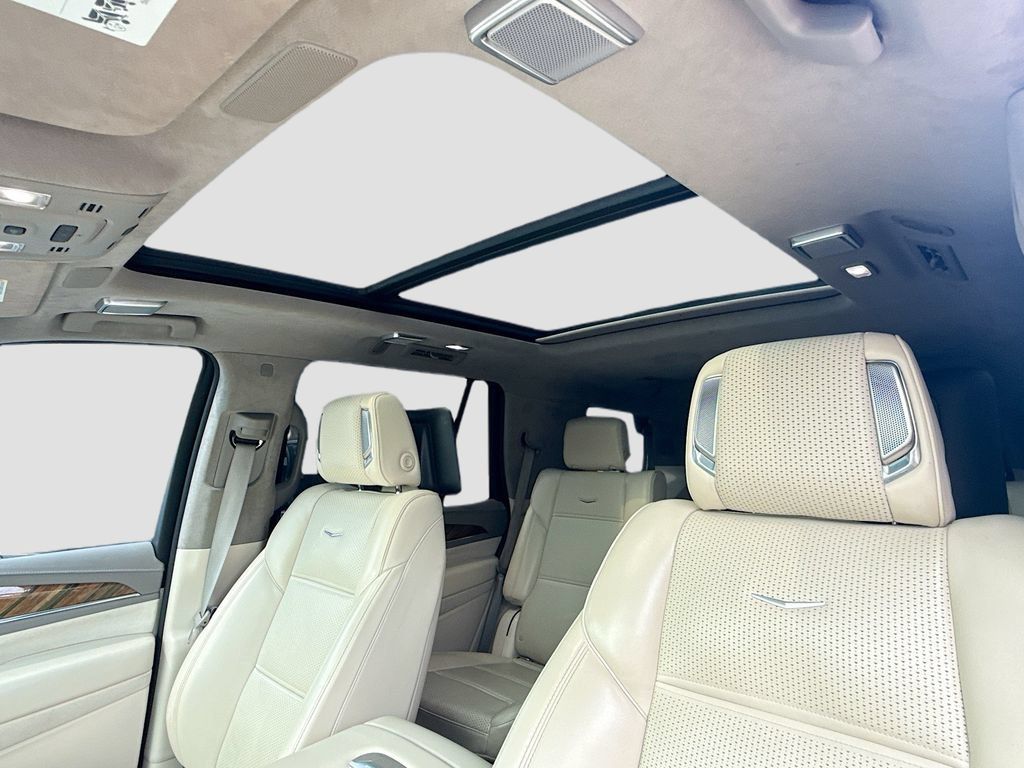 Used 2021 Cadillac Escalade Premium Luxury Platinum AWD/4WD image 23