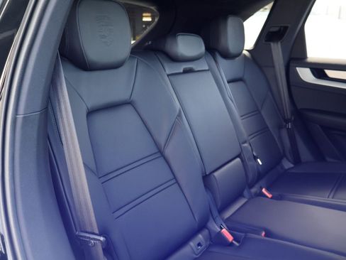 New 2026 Porsche Cayenne E-Hybrid AWD/4WD image 23