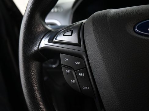 Used 2019 Ford Edge SE image 23