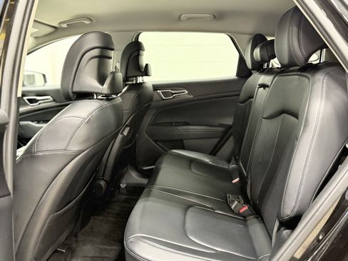 Used 2023 Kia Sportage EX image 29