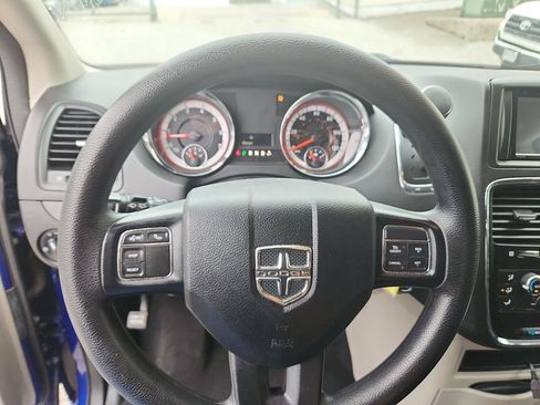 Used 2018 Dodge Grand Caravan SE w/ UConnect Hands-Free Group FWD image 14