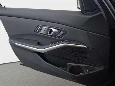 Used 2020 BMW 330i xDrive Sedan w/ Convenience Package image 28