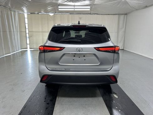 Used 2022 Toyota Highlander LE AWD/4WD image 21