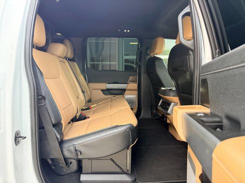 Used 2023 Ford F250 Lariat w/ Chrome Package image 38