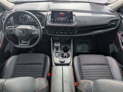 Used 2025 Nissan Rogue SV AWD/4WD image 17