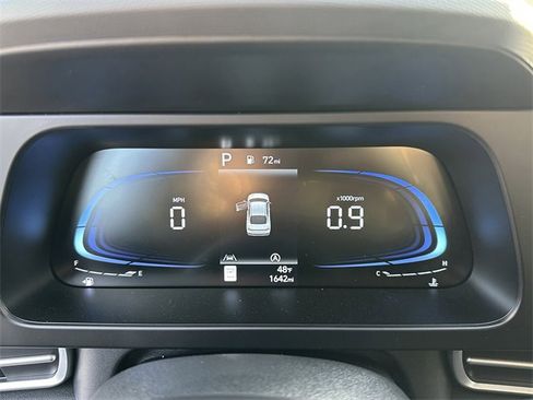 Used 2025 Hyundai Elantra SE image 20