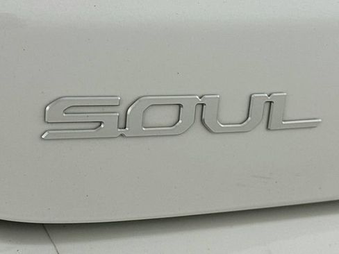 Used 2023 Kia Soul S FWD image 27