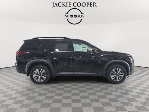New 2026 Nissan Pathfinder SL image 4