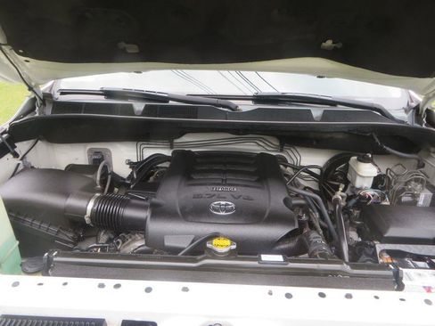 Used 2017 Toyota Tundra SR5 w/ SR5 Upgrade Package AWD/4WD image 31