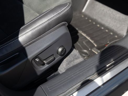 Used 2022 Volvo XC40 T5 R-Design image 21