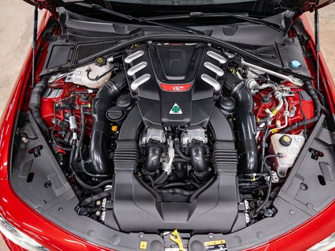Used 2018 Alfa Romeo Giulia Quadrifoglio RWD image 15
