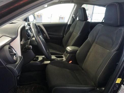 Used 2018 Toyota RAV4 XLE image 15
