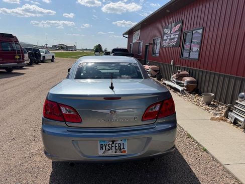 Used 2010 Chrysler Sebring Limited FWD image 7