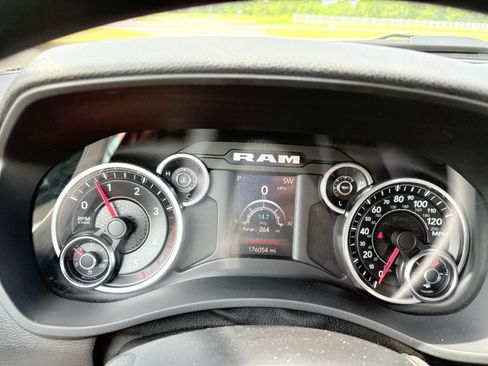 Used 2020 RAM 2500 Tradesman w/ Chrome Appearance Group image 18