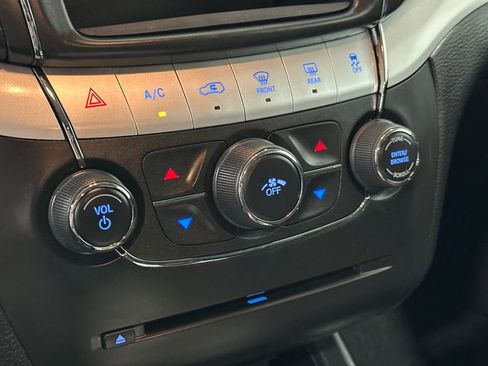 Used 2019 Dodge Journey SE FWD image 23