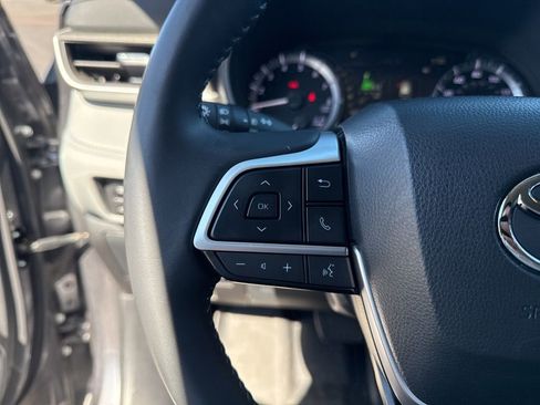 Used 2024 Toyota Highlander LE image 22