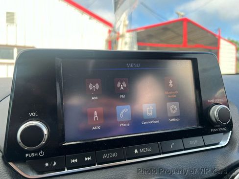 Used 2020 Nissan Sentra S image 11