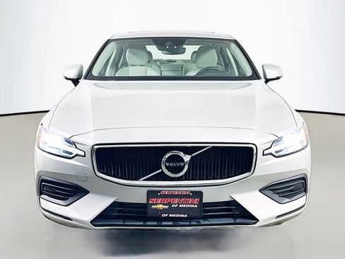 Used 2020 Volvo S60 T6 Momentum image 4
